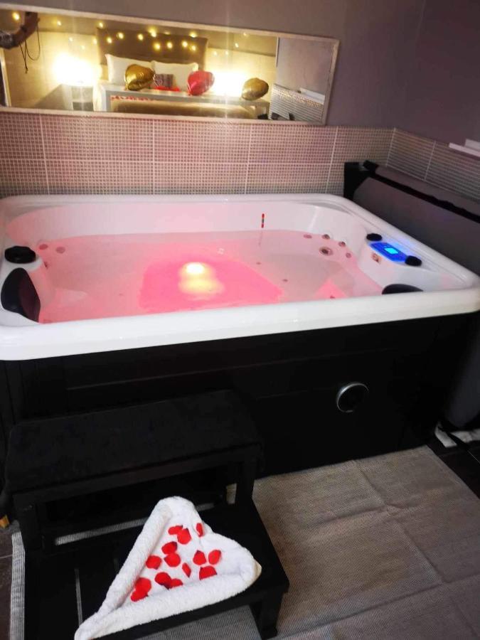 Suite Jacuzzi Au Calme Domont Exterior foto